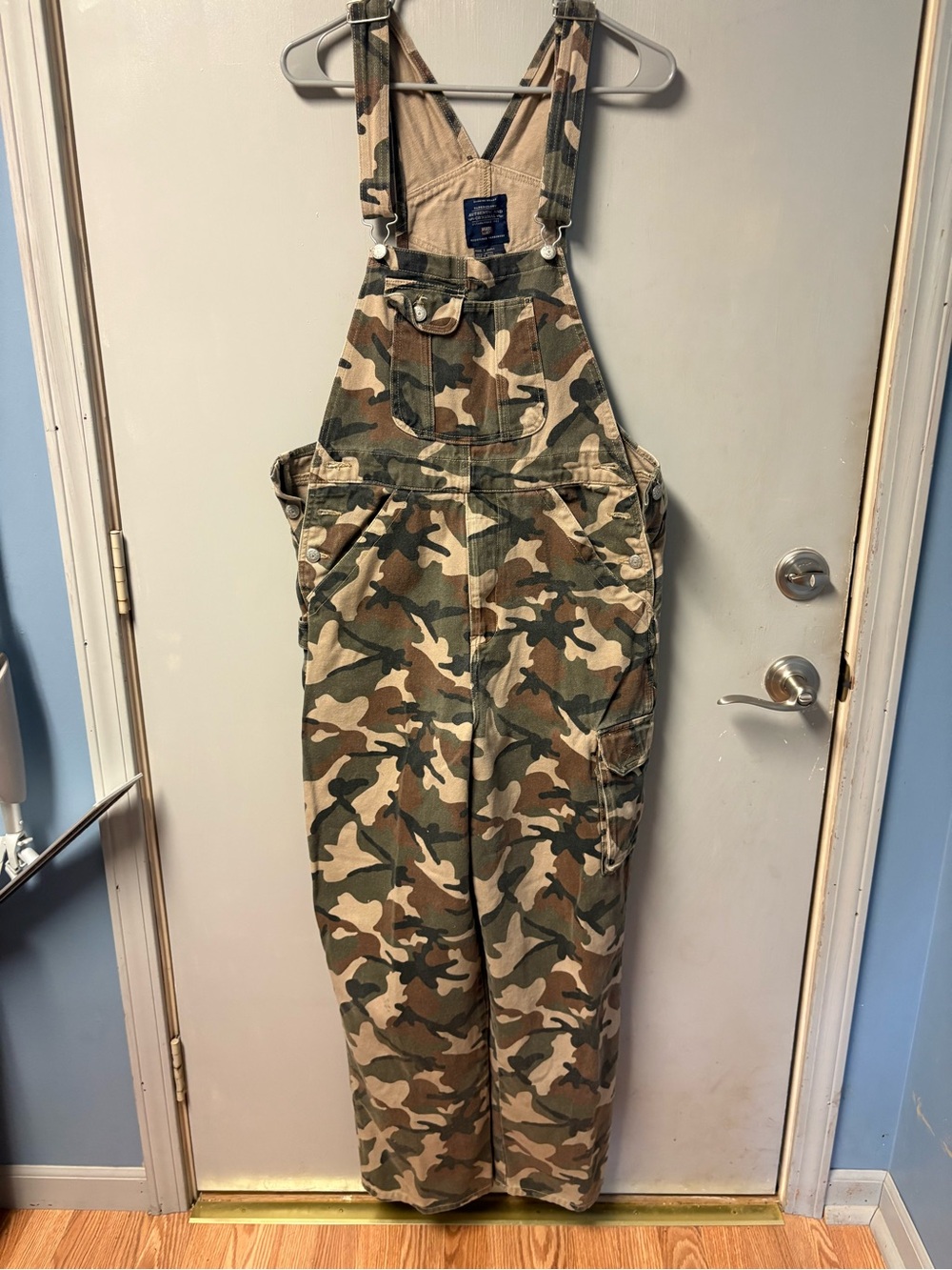 Men’s camo overalls size small